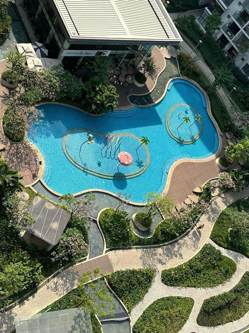 Suối lười đường dạo bộ nội khu Emerald Celadon City